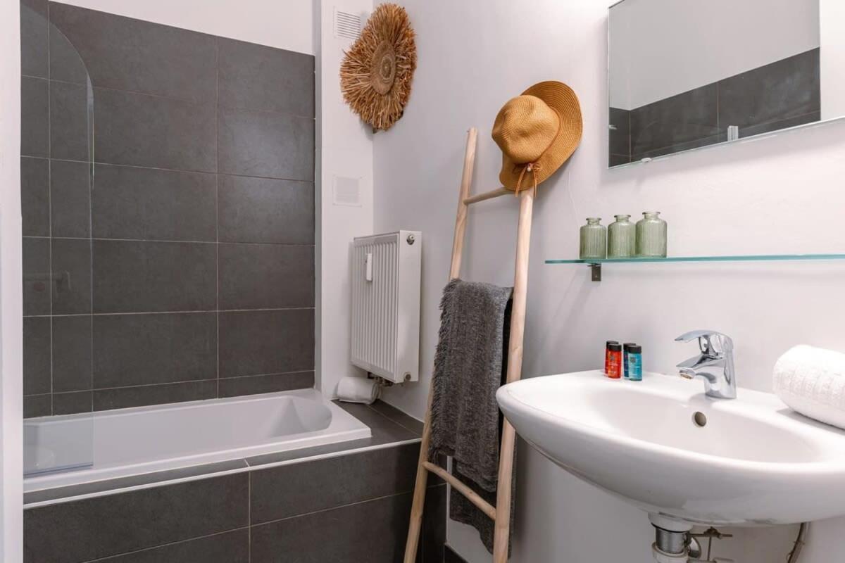 Huswell - Comfy Apartment With Side Seaview And 2 Free Bikes Knokke-Heist Exterior foto